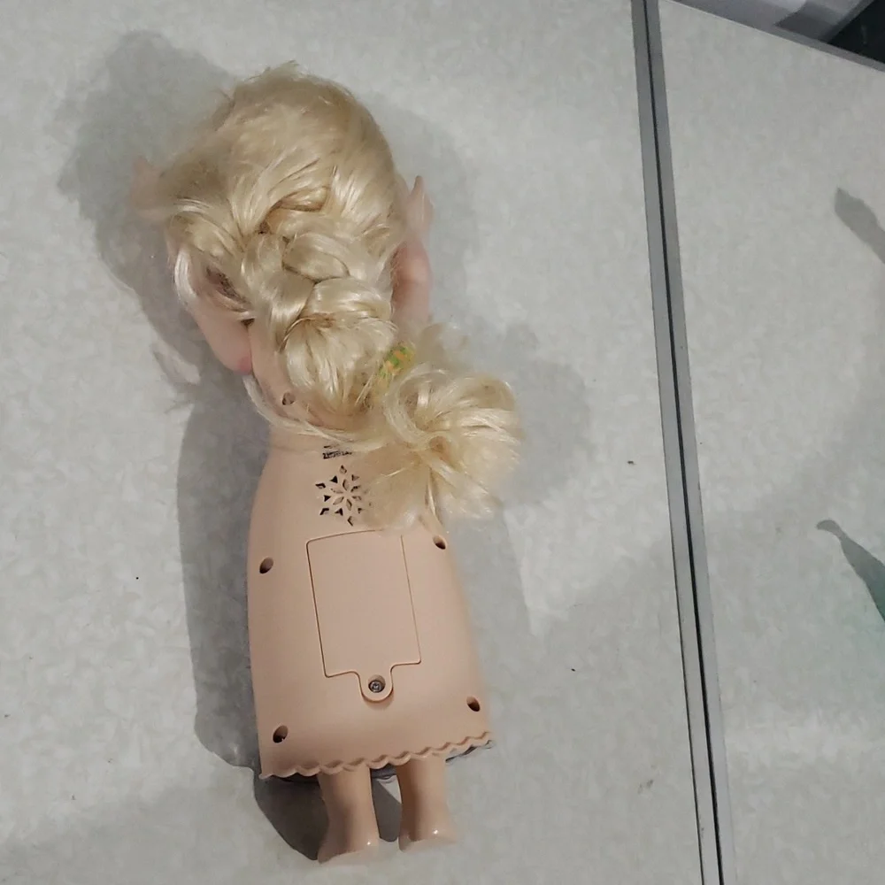 Singing and talking Elsa Doll from‎ Frozen 2